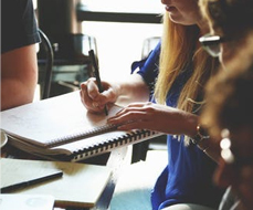 中國教育服務(wù)中心 引領(lǐng)自費(fèi)留學(xué)中介服務(wù)，助力學(xué)子海外圓夢